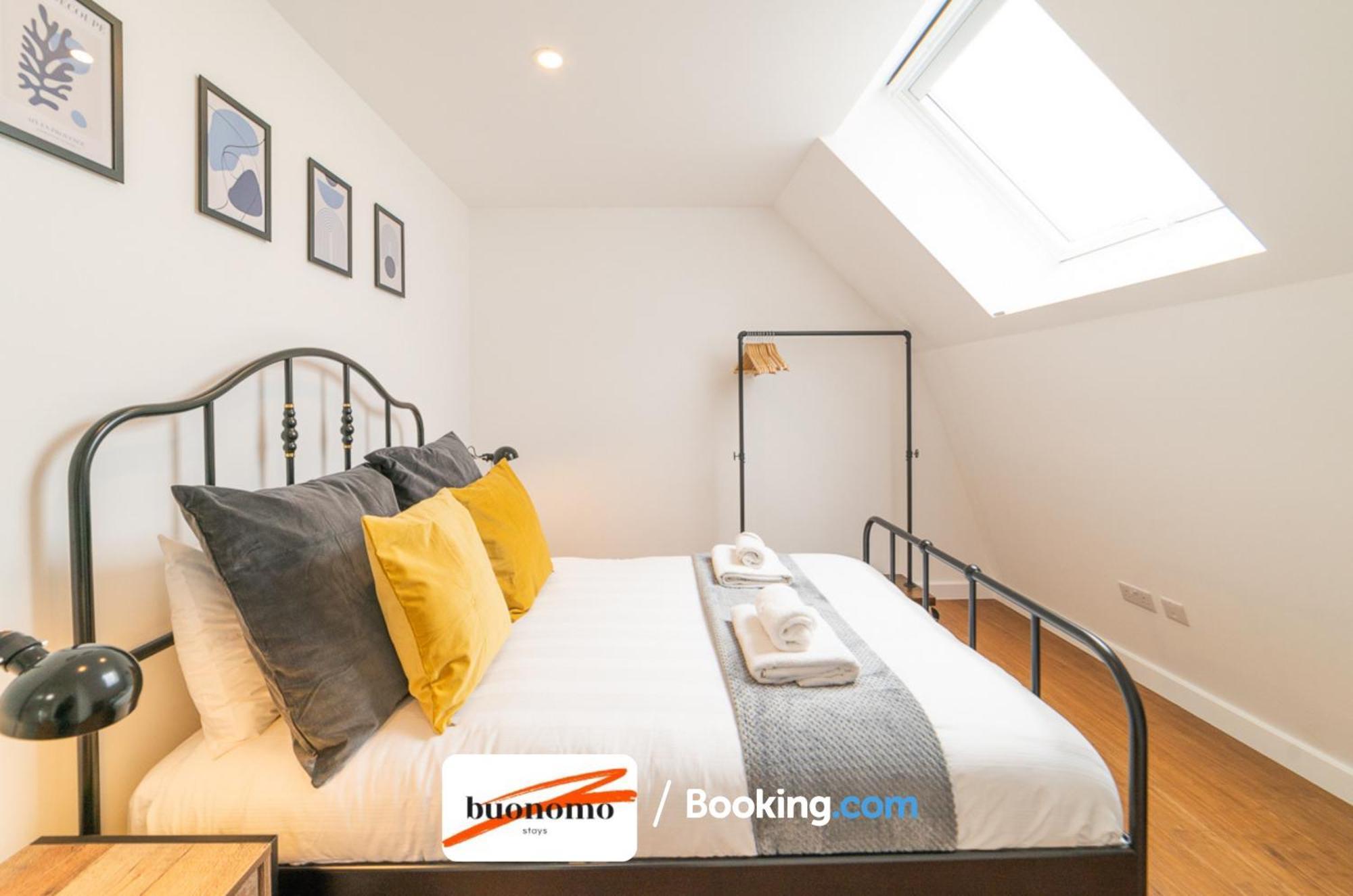 Two Bedroom Apartment At Buonomo Stays Short Lets & Serviced Accommodation Londra Esterno foto