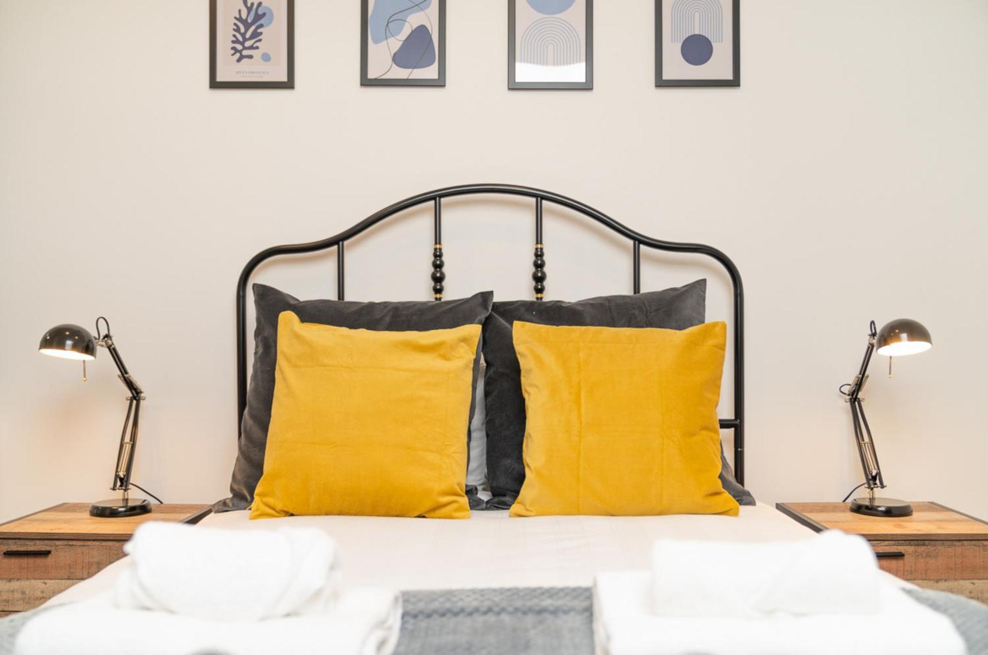 Two Bedroom Apartment At Buonomo Stays Short Lets & Serviced Accommodation Londra Esterno foto