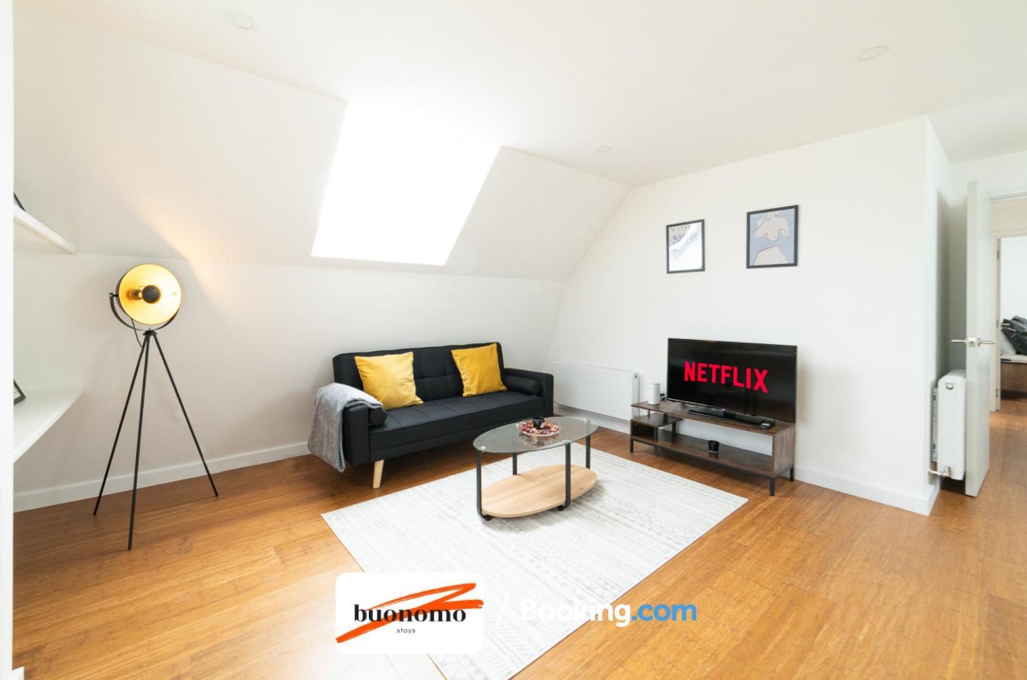 Two Bedroom Apartment At Buonomo Stays Short Lets & Serviced Accommodation Londra Esterno foto