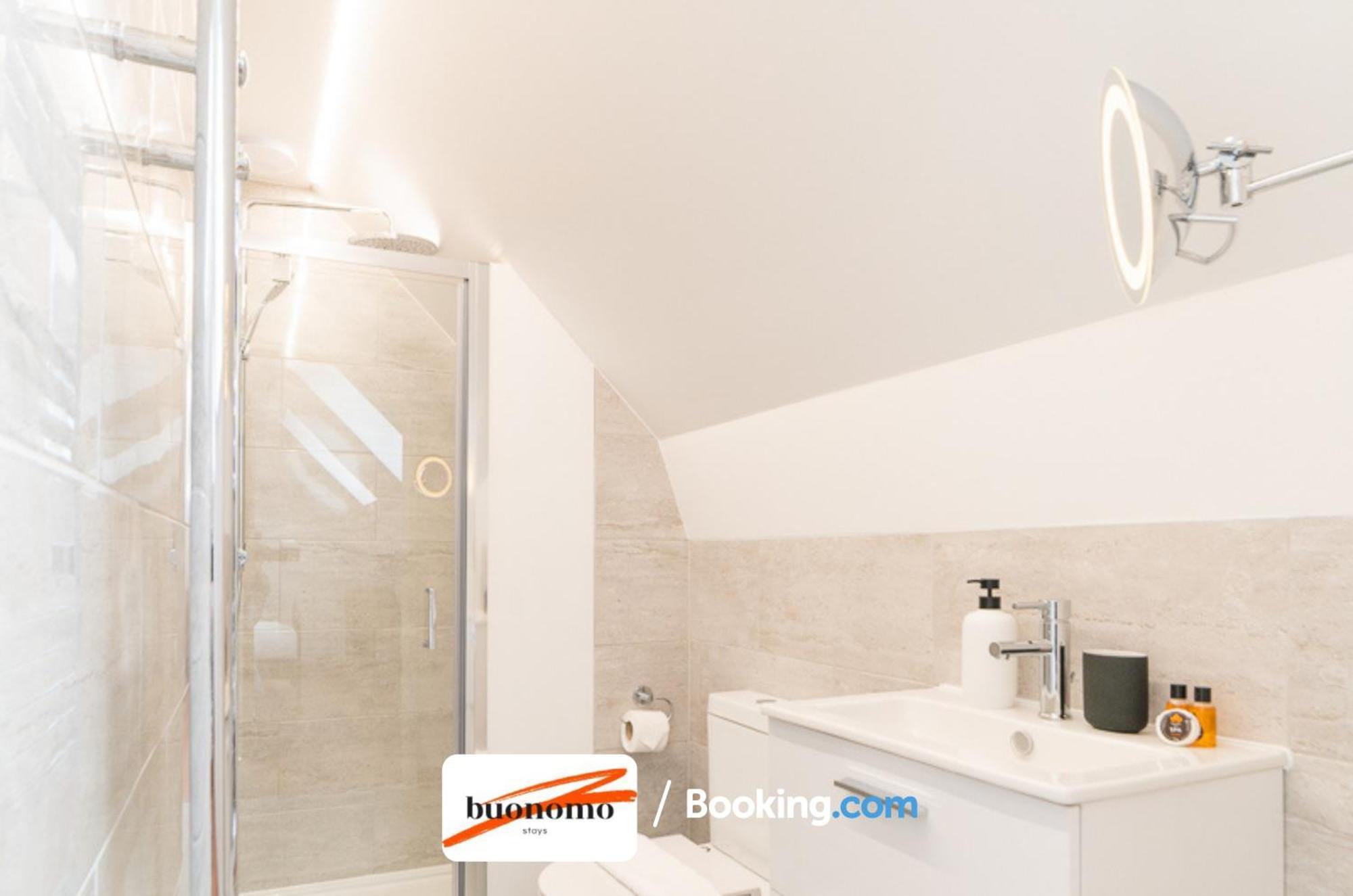 Two Bedroom Apartment At Buonomo Stays Short Lets & Serviced Accommodation Londra Esterno foto