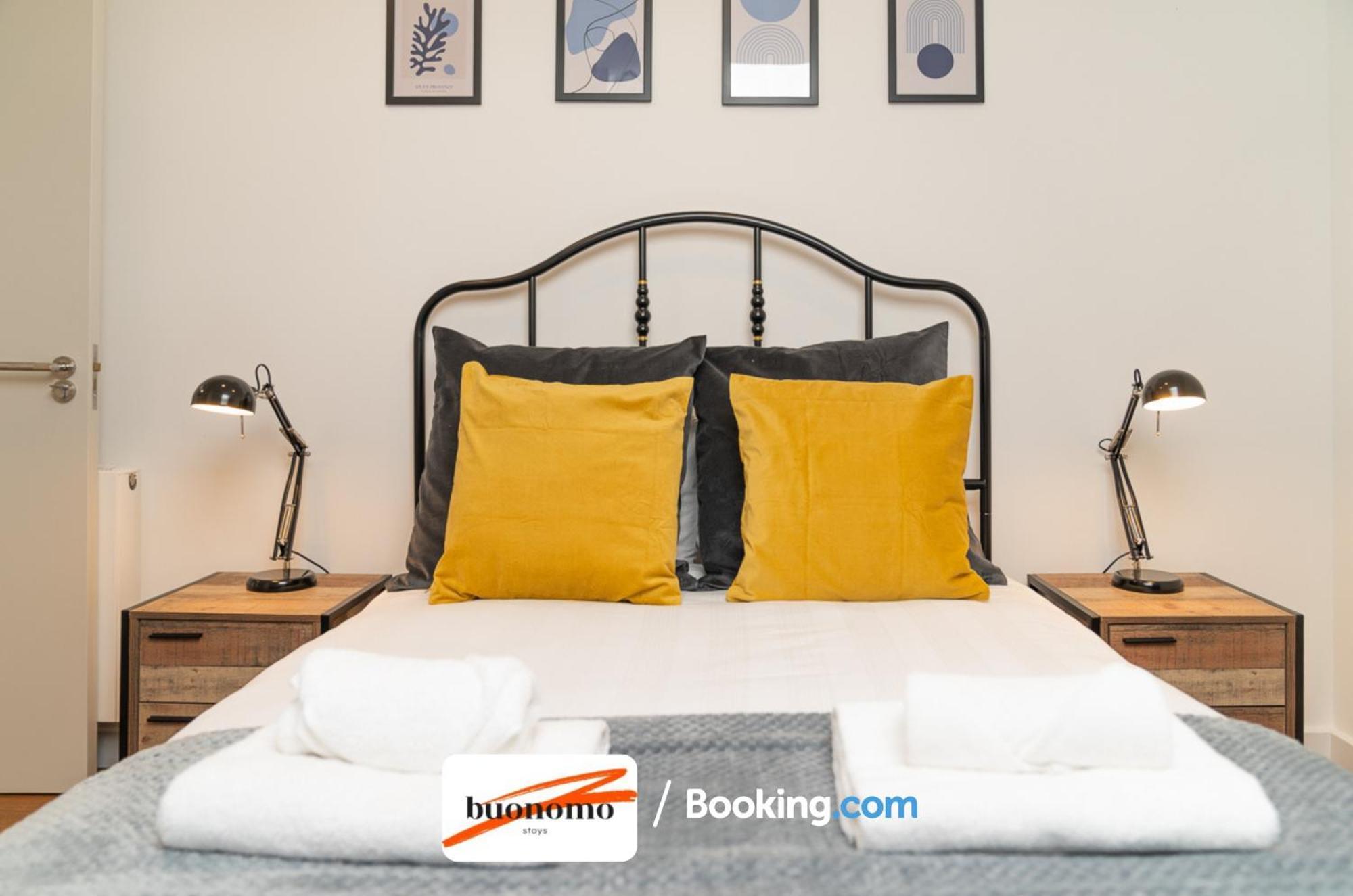 Two Bedroom Apartment At Buonomo Stays Short Lets & Serviced Accommodation Londra Esterno foto