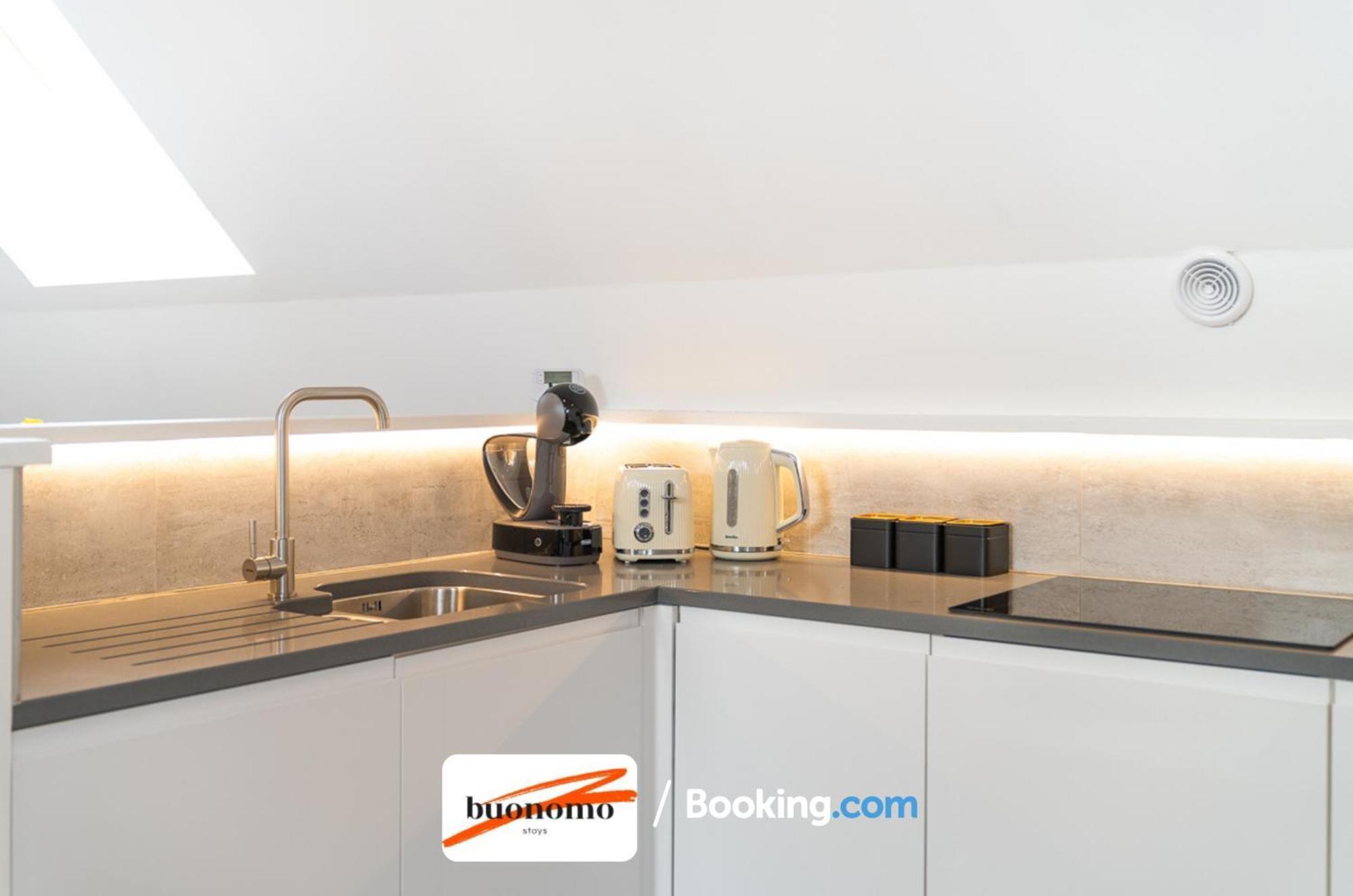 Two Bedroom Apartment At Buonomo Stays Short Lets & Serviced Accommodation Londra Esterno foto