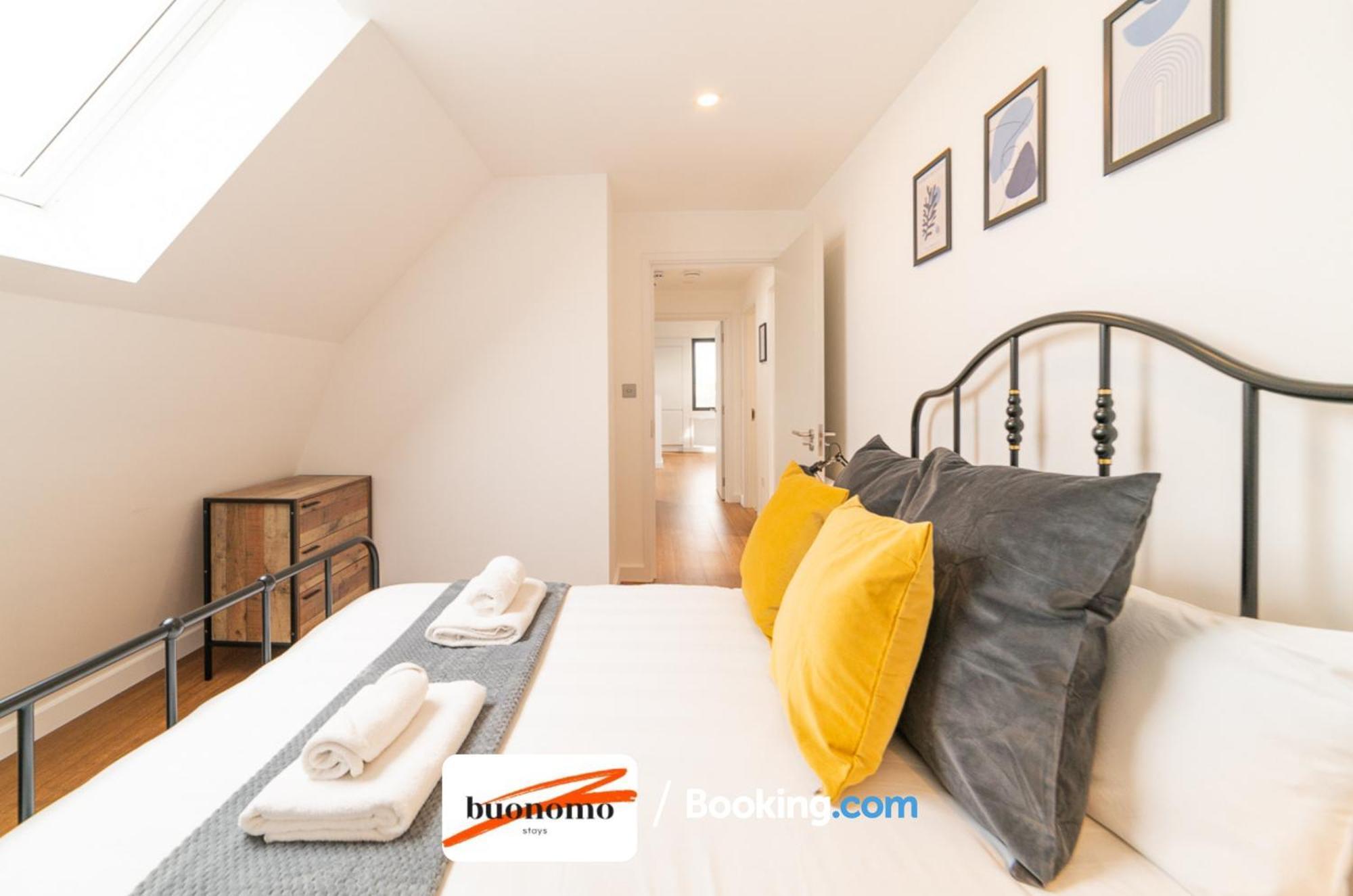 Two Bedroom Apartment At Buonomo Stays Short Lets & Serviced Accommodation Londra Esterno foto