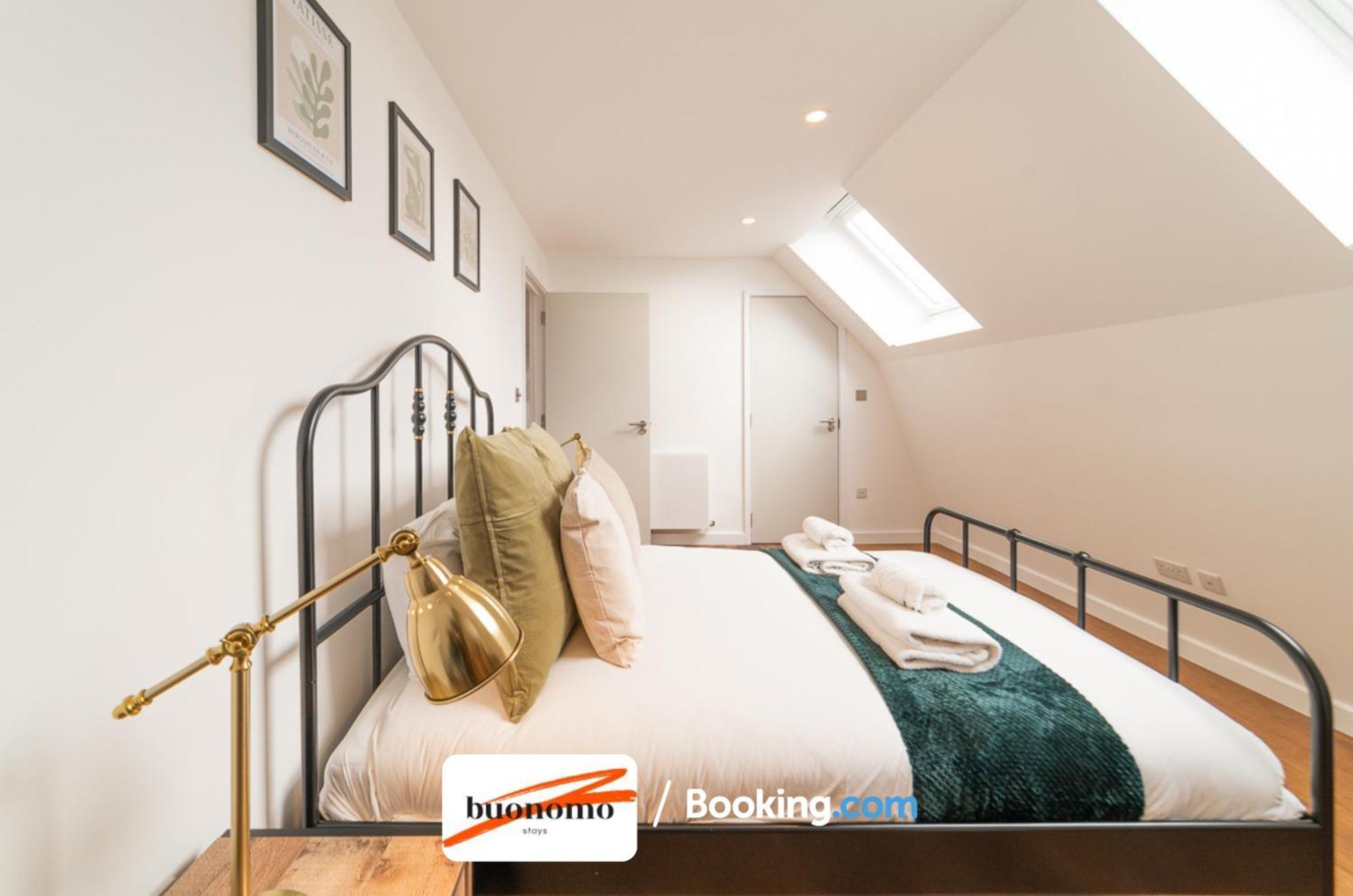 Two Bedroom Apartment At Buonomo Stays Short Lets & Serviced Accommodation Londra Esterno foto