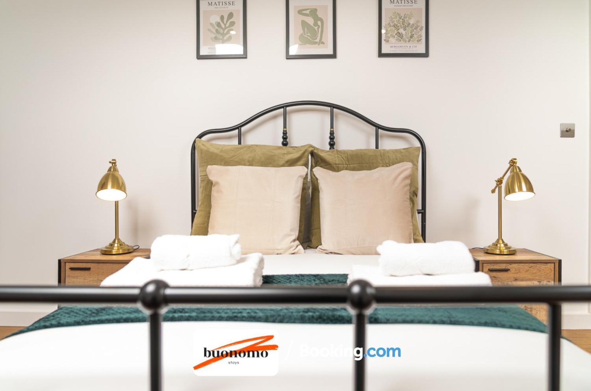 Two Bedroom Apartment At Buonomo Stays Short Lets & Serviced Accommodation Londra Esterno foto