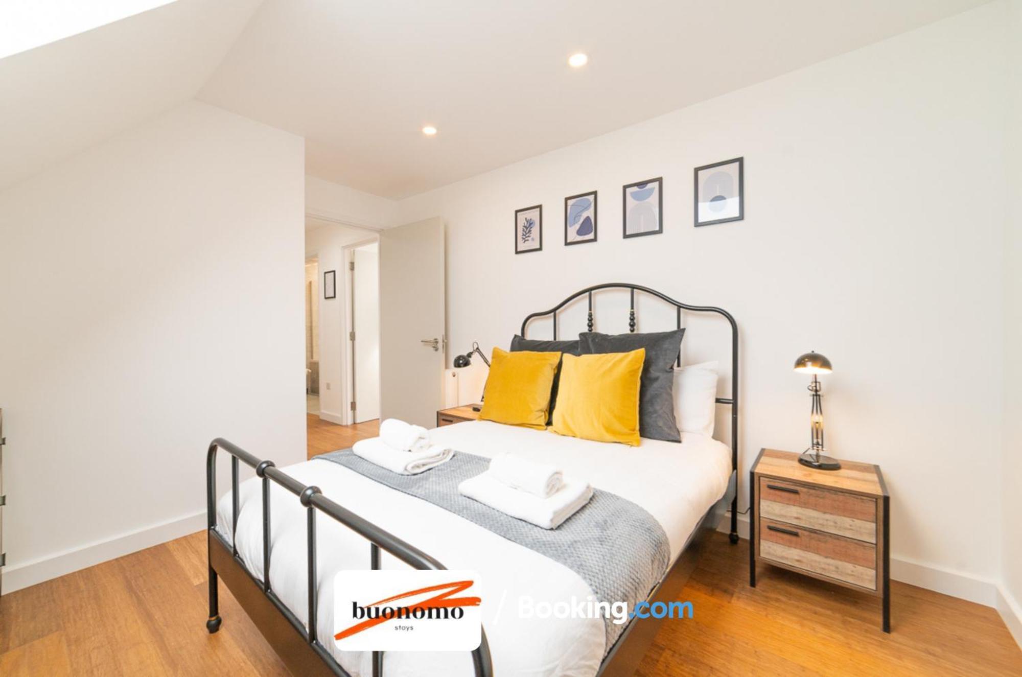 Two Bedroom Apartment At Buonomo Stays Short Lets & Serviced Accommodation Londra Esterno foto